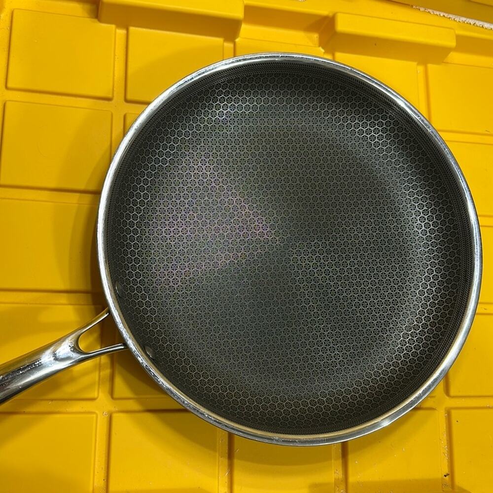 HexClad Hybrid Nonstick 12-Inch Frying Pan with Tempered Glass Lid Good Used - Picture 7 of 11